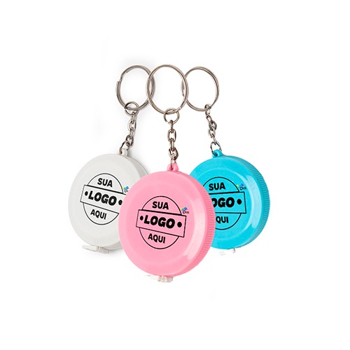 Fita métrica de 1,5 metro em plástico redondo, frente lisa e verso com botão (trava). Acompanha chaveiro.


Altura :  5,7 cm

Largura :  5,7 cm

Medidas aproximadas para gravação (CxL):  3,7 cm x 3,7 cm
